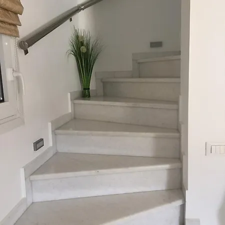 Zoe Maria Villa