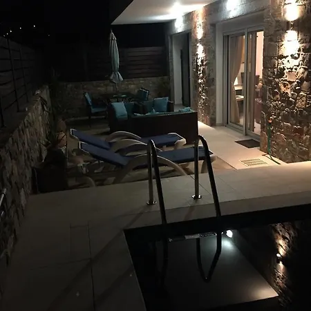 Zoe Maria Villa *