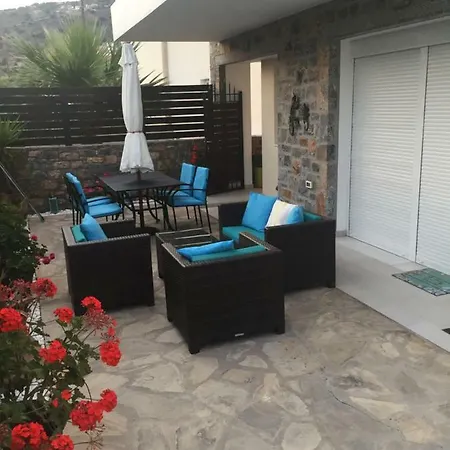 Zoe Maria Villa