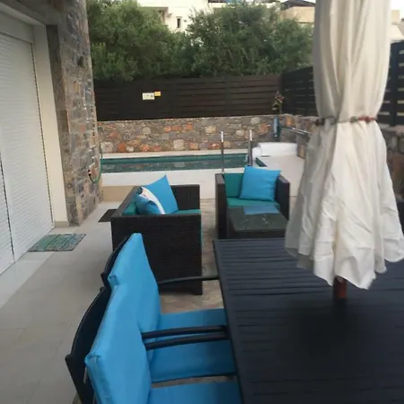 Zoe Maria Villa *